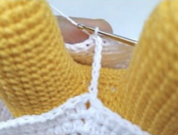 crochetingthelegsoftheshorts2