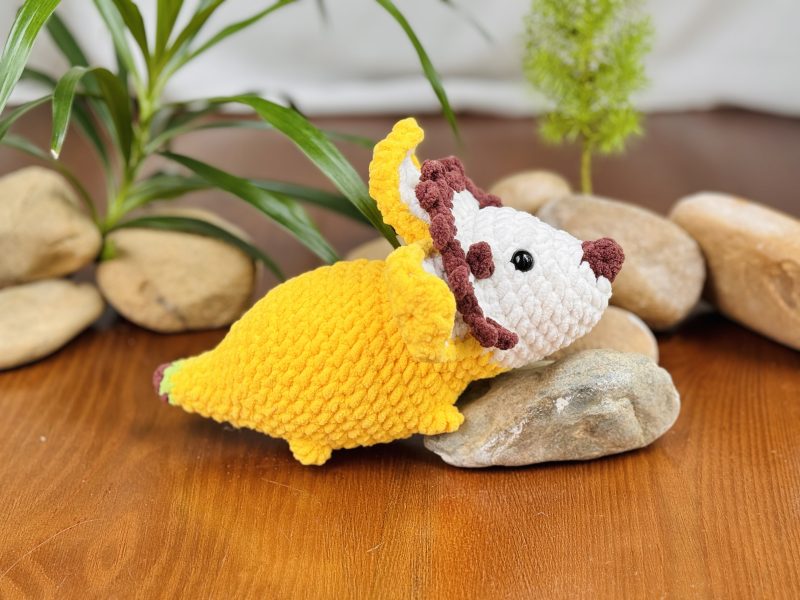 Front view of the Triceratops BANANASAURUS Crochet 1