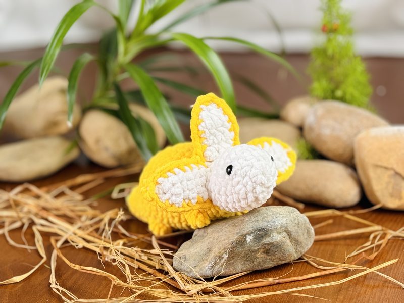 Top view of the Stegosaurus Bananasaurus Crochet on the stone 2