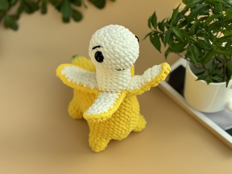 Top view of bananasaurus crochet