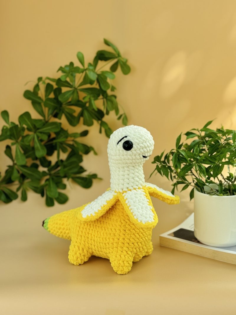 front view of bananasaurus crochet