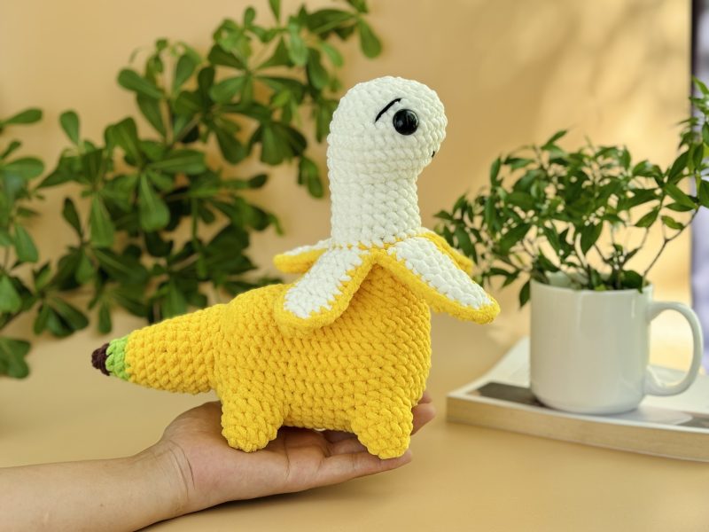 front view of bananasaurus crochet 2
