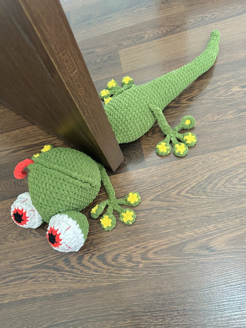 Lizard Door Stopper Pattern